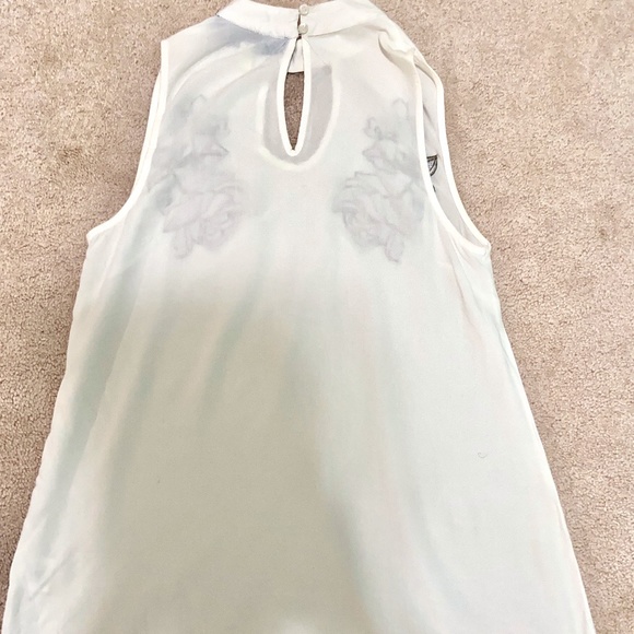 White Roses Keyhole Blouse - Picture 4 of 6